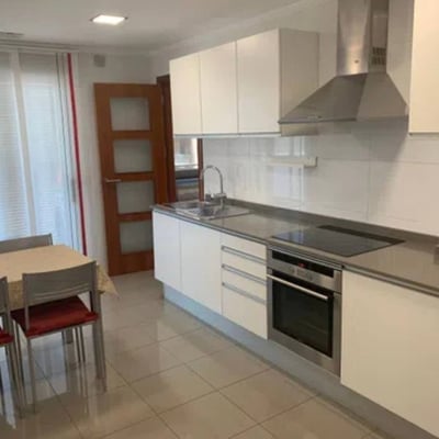 Langzeitmiete einer gemütlichen 3-Schlafzimmer-Wohnung, 125 m², in einer geschlossenen Wohnanlage, Elche, Spanien